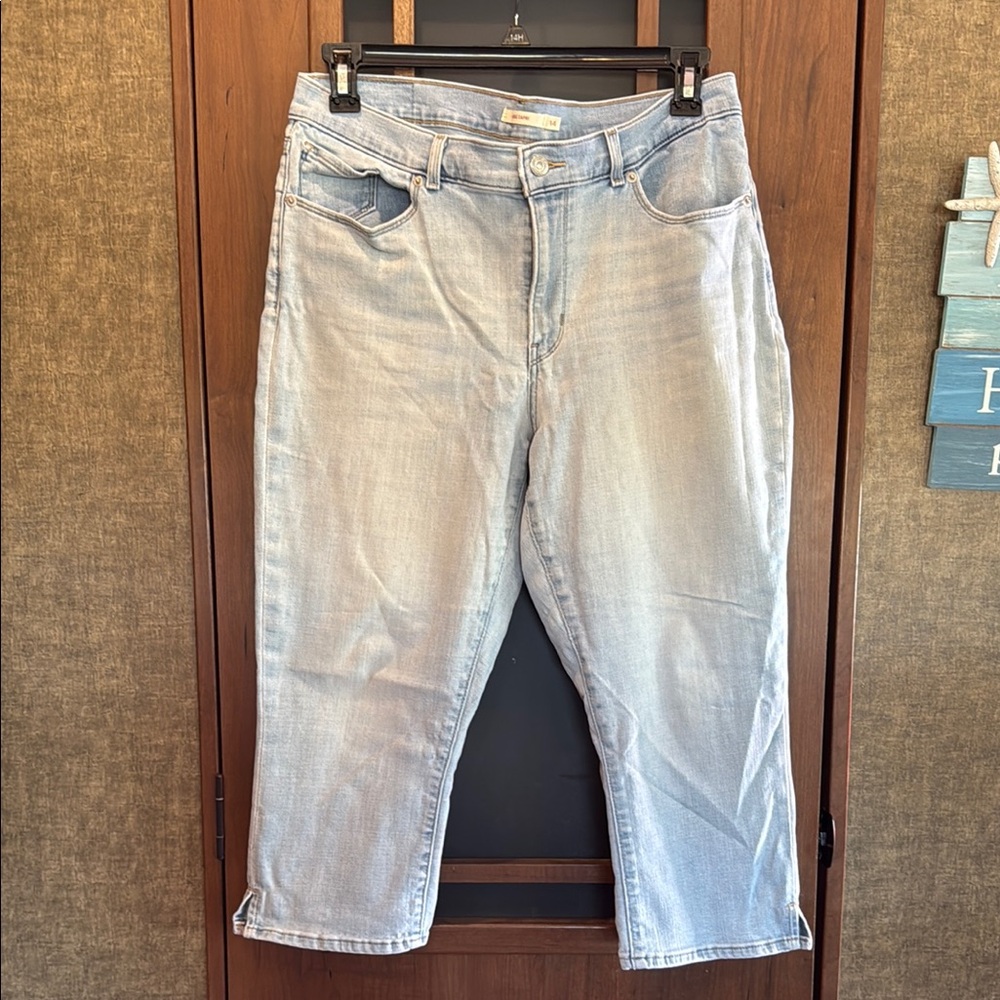 Levi’s Classic Capri Jeans